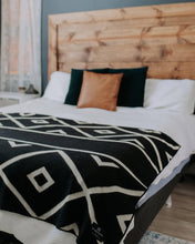 Load image into Gallery viewer, Diamante Blanket - Natural / Black